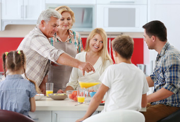 Poster - Happy large family on kitchen