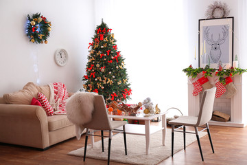 Canvas Print - Decorated Christmas room with beautiful fir tree