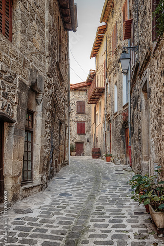 Naklejka na szybę Narrow cobbled streets in old village of France