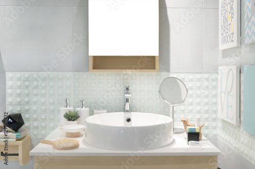 Fotografía Interior of bathroom with sink basin faucet and mirror. Modern d