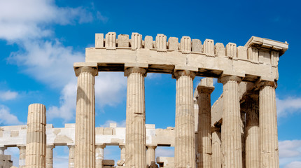 Fototapete - Top part of of the Parthenon in the Acropolis in Athens