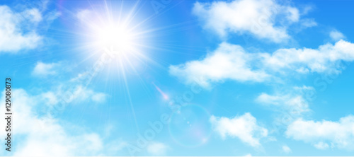 Plakat Pogodny tło, niebieskie niebo z białymi chmurami i słońcem