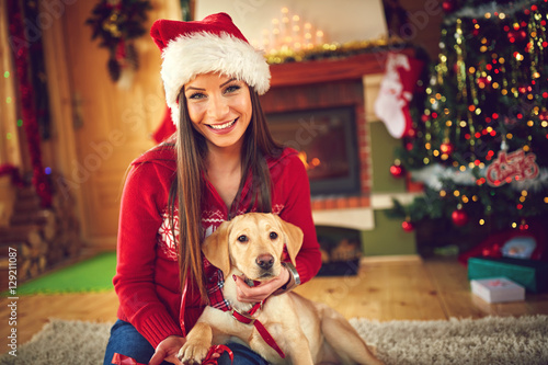 Foto-Kissen - Nice woman and dog for Christmas (von luckybusiness)