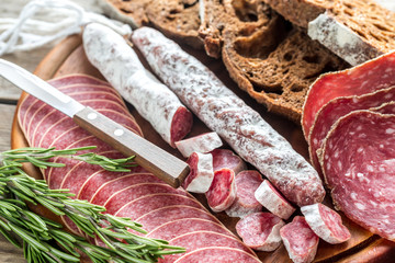 Canvas Print - Different kinds of salami with dark-rye bread