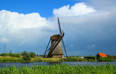 네덜란드 킨더다이크(Kinderdijk) 풍차가 있는 풍경