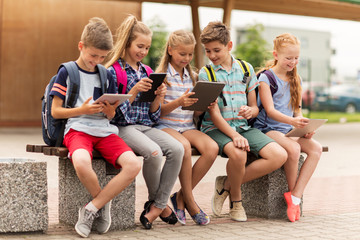 Canvas Print - group of happy elementary school students talking