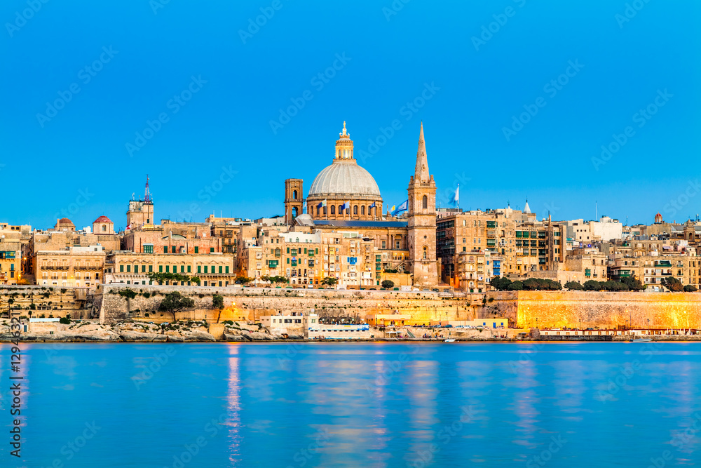 Obraz na płótnie Valletta Skyline at Night, Malta w salonie