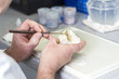 © mmphoto - Dentaltechniker bei der Arbeit
