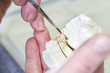 © mmphoto - Dentaltechniker bei der Arbeit