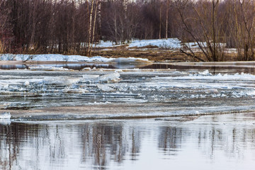 Early spring, the ice drift on the river.