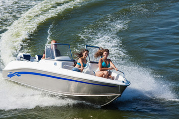 Wall Mural -  Girls ride on the boat to drift