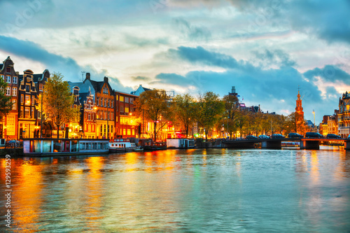 Cuadros en Lienzo Amsterdam city view with Amstel river