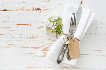 Spring table setting with white flowers