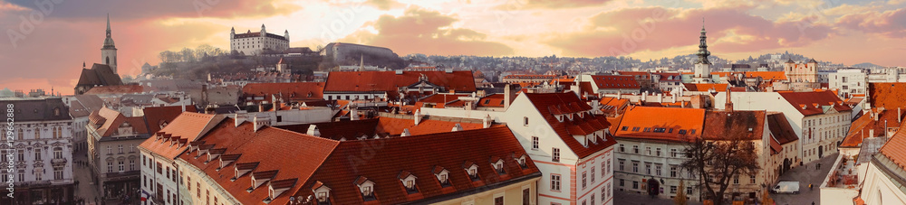 Obraz na płótnie Panorama of old city in Bratislava, Slovakia w salonie