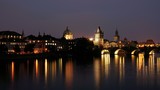 Fototapeta Miasto - Stadtansicht von Prag mit der Karlsbrücke bei Nacht