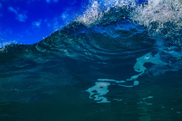 Wall Mural - ocean wave wall front view
