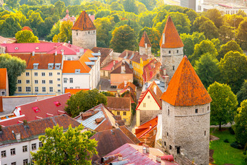 Wall Mural - Aerial view on the fortification wall in the old town of Tallin, Estonia