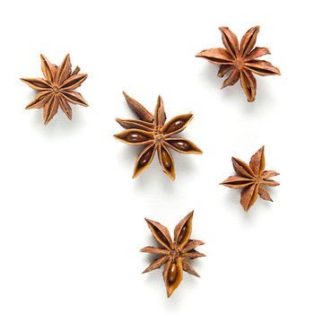 Fototapete -  - Star anise, scattered in a chaotic manner, isolated on white background