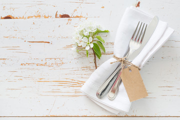 Spring table setting with white flowers