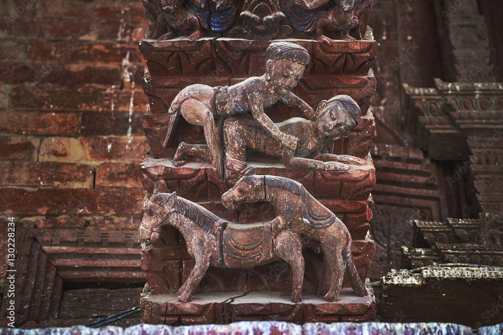 Guruh jinsiy aloqa porno: Onam oz mushukini onlayn oladi