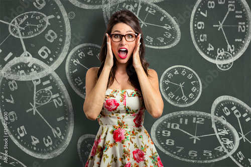 Fotografía Woman overcome with stress, out of time management late anxious with clock backg