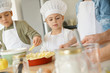 © goodluz - Kids in cooking class workshop preparing apple pie