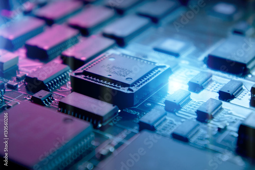 Cuadros en Lienzo Microchips on a circuit board.