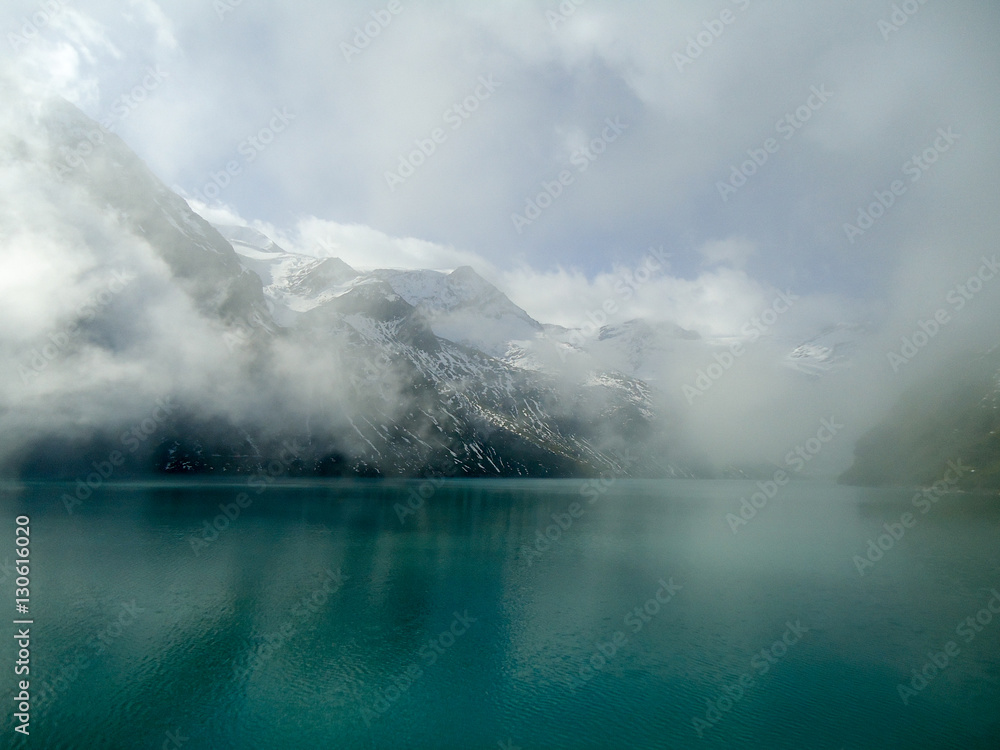 Górskie jezioro w alpach - obrazy, fototapety, plakaty 