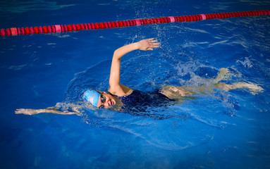 Wall Mural - Young woman swimmer