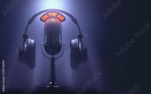 Obrazy mikrofon  zestaw-sluchawkowy-na-mikrofonie-z-wlaczonym-wskaznikiem-on-the-air