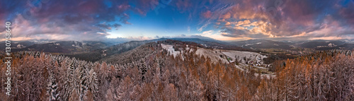 sniezny-zimowy-dzien-w-gorskim-miescie-muszyna-snowy-mountain-in-muszyna-poland