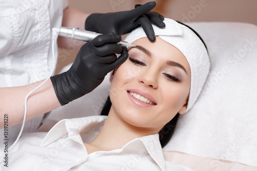Cuadros en Lienzo Permanent makeup. Tattooing of eyebrows