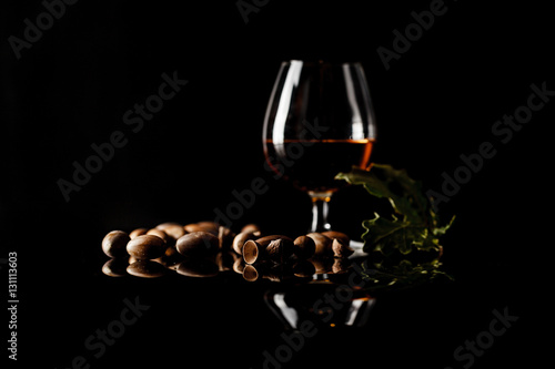 Fotografía sherry glasses over a dark background with plenty of copy space