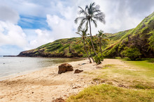 Far End Of The Beach At Hanauma Bay, Honolulu, Oahu, Hawaii. The Hanauma Bay Nature Preserve Was Established To Restore A Healthy Ecosystem To The Cove, An Eroded Flooded Volcanic Crater