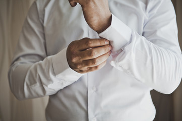 Young man buttons and a buttoned shirt sleeve 6808.