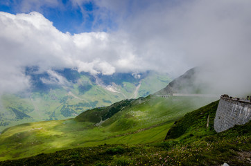 Wall Mural - strada sul grossglockner in austria