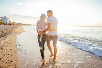 Wall Mural - loving couple on the beach