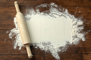 Canvas Print - Rolling pin with flour on wooden background