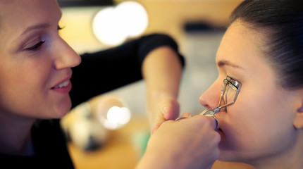 Wall Mural - Makeup artist applying eyelash curler