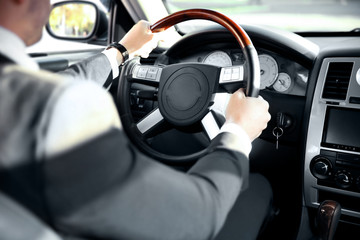 Canvas Print - Chauffeur driving a car, view from inside