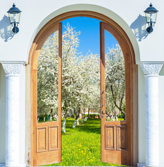  Łuk wiosenny ogród drzwi