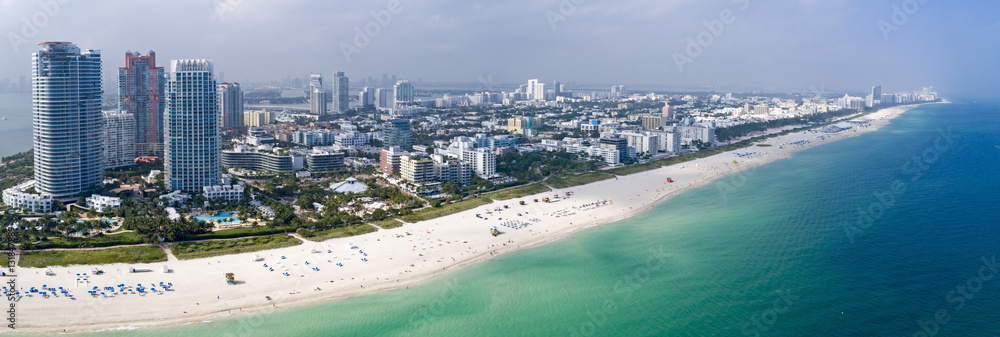 Miami South Beach Aerial Panorama Tourist Destination Sunny Day Hotels and Green Ocean Water - obrazy, fototapety, plakaty 