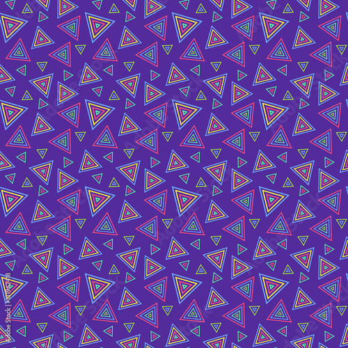 派手カラフルな三角形 ジオメトリック柄シームレスパターン 紫系 Stock イラスト Adobe Stock