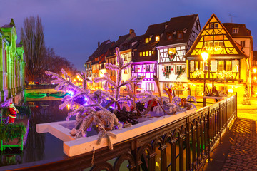 Wall Mural - Traditional Alsatian half-timbered houses in Petite Venise, old town of Colmar, decorated and illuminated at christmas time, Alsace, France