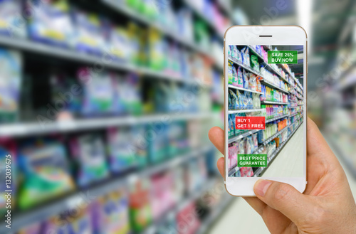 Fotografía Application of Augmented Reality in Retail Business Concept in Supermarket for D