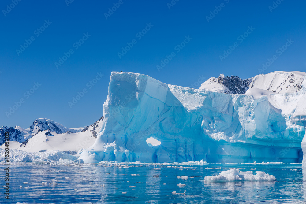 Eisberg in der Antarktis - obrazy, fototapety, plakaty 