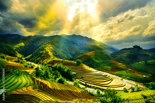 Zdjęcie XXL Pola ryżowe na tarasach Mu Cang Chai, YenBai, Wietnam. Krajobrazy Wietnamu.