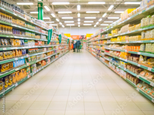 Fotomural Abstract blurred supermarket aisle
