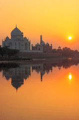 Canvas Print - Taj Mahal reflected in Yamuna river at sunset in Agra, India