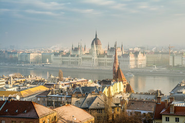 Wall Mural - sunrise views to budapest parliament, hungary